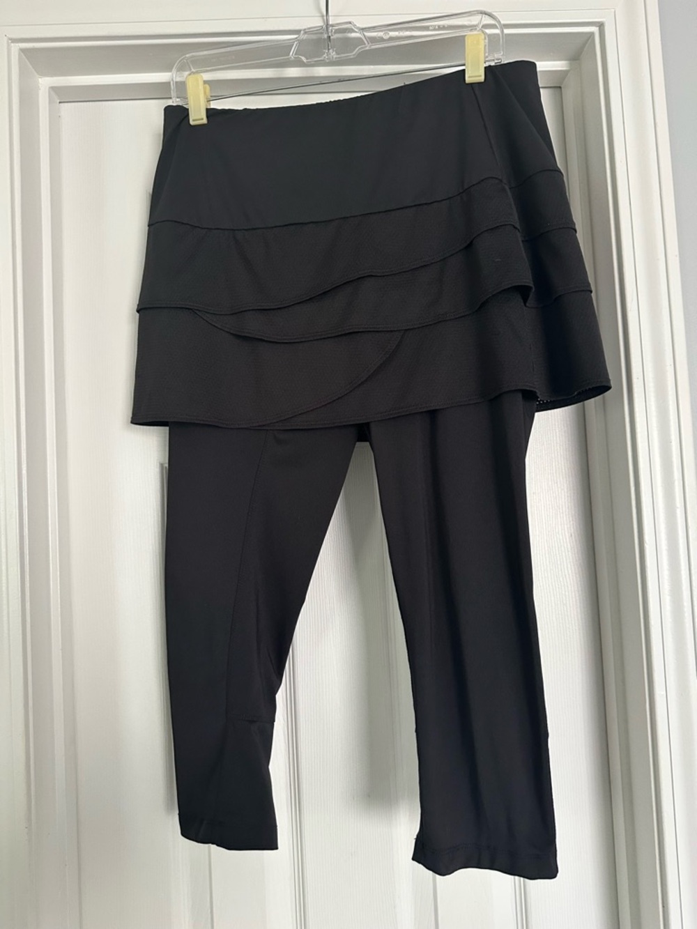 Women's Black Skirted Cropped Leggings